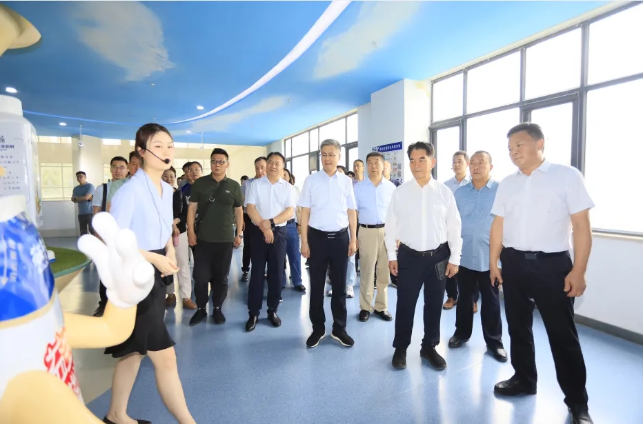 半岛（中国）丨中国人民大学河南校友会莅临半岛（中国）参观座谈