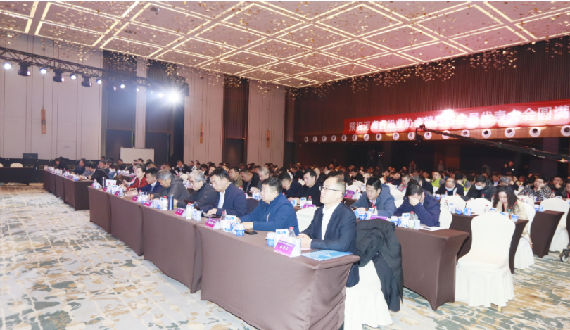 河南奶业发展启航新征程——半岛（中国）乳业集团党委书记、董事长唐洪峰当选河南省奶业协会会长