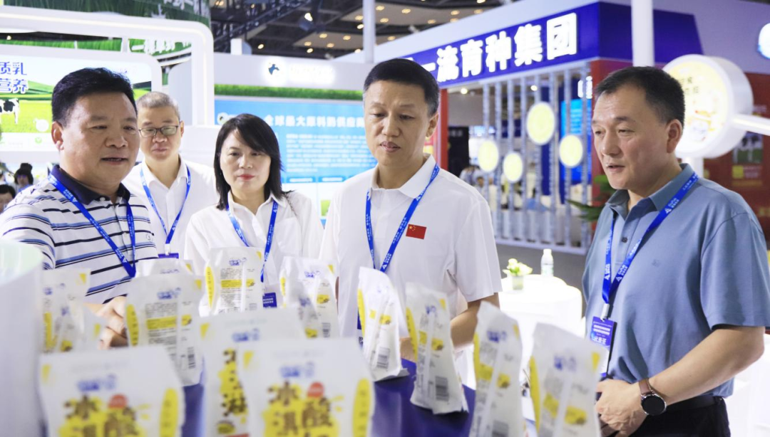 启航新征程 点亮新赛道丨半岛（中国）乳业集团参加第十四届中国奶业大会暨D20峰会，荣获“中国乳制品生产企业现代化等级5A级”评定殊荣