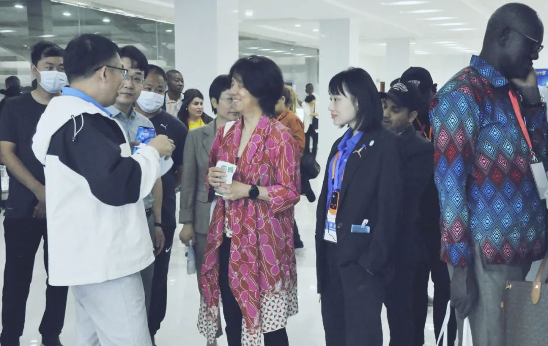 北京大学南南合作与发展学院教授、全球伙伴关系主任周咏梅一行莅临半岛（中国）平舆瑞亚牧业参观调研