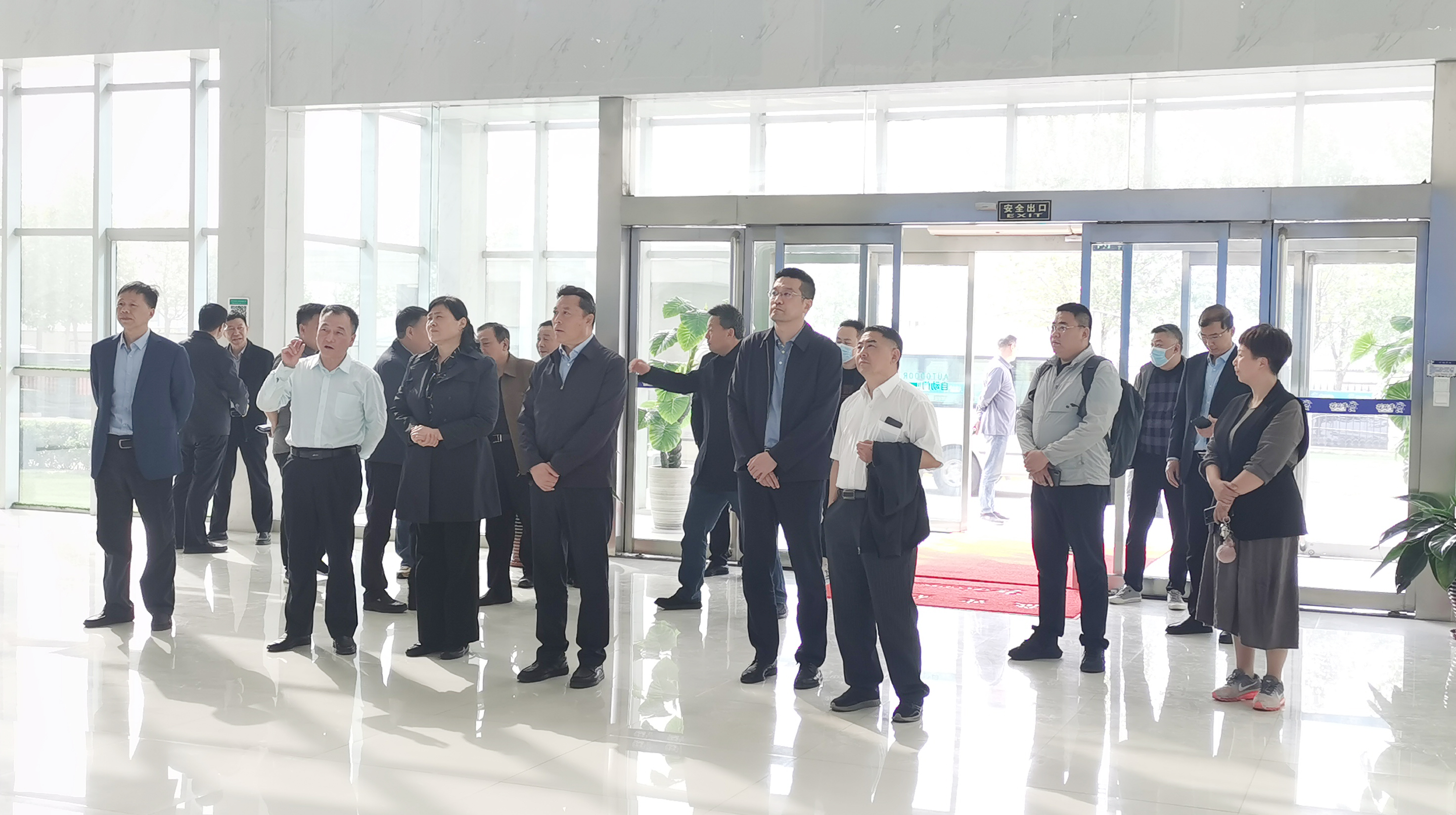 半岛（中国）丨沈阳市人大常委会副主任曹鹏一行莅临半岛（中国）考察座谈