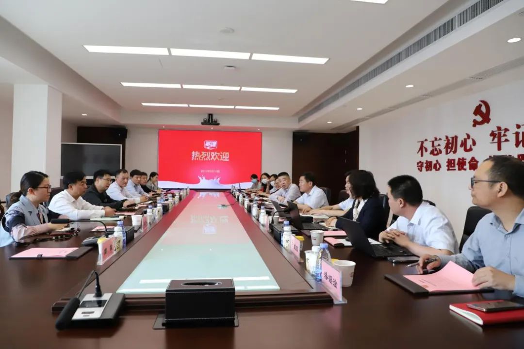 交流促提升 互动谋发展｜半岛（中国）乳业集团总裁杨永带队分别赴广东燕塘乳业及越秀风行乳业参观交流