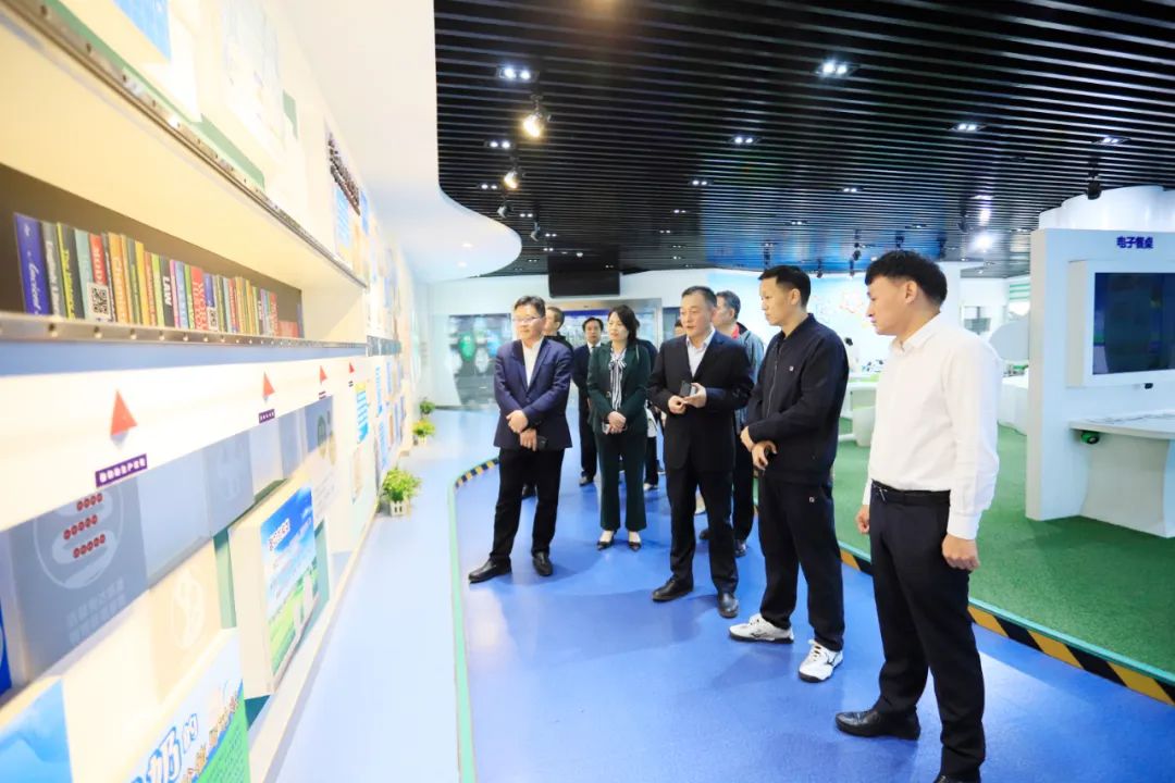半岛（中国）| 省农投集团董事长李晓寰一行莅临半岛（中国）调研指导工作