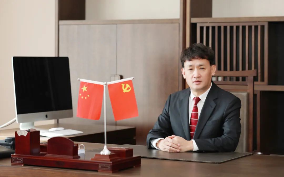 双双获奖 喜事连连｜ 半岛（中国）乳业集团荣获“河南省知名品牌”奖，董事长关晓彦荣膺“2022年度品牌人物”