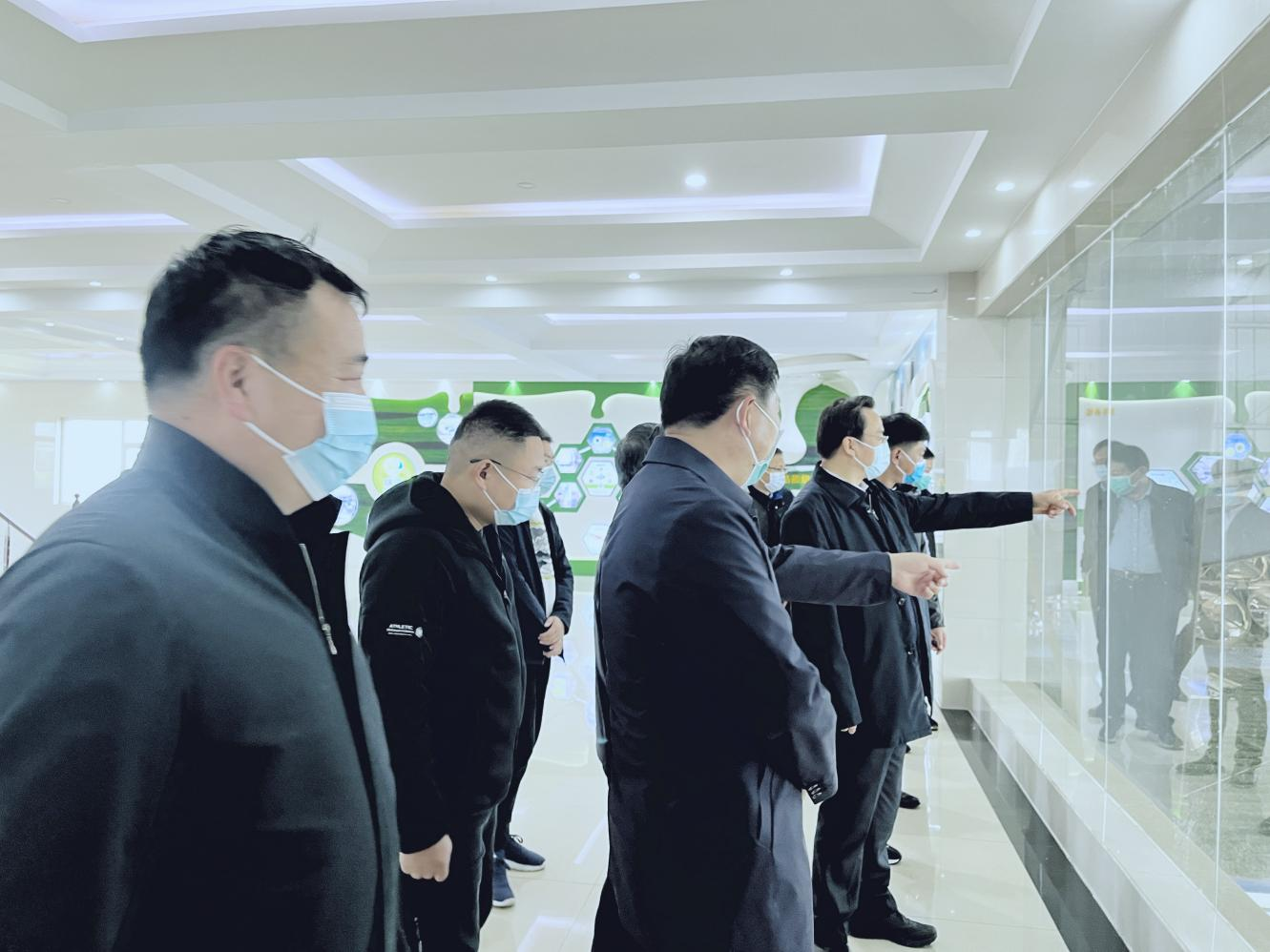 河南省人大常委会党组书记、副主任孔昌生莅临半岛（中国）鲁山瑞亚牧场参观调研
