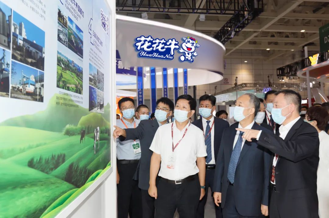 第十三届奶业大会暨D20峰会在泉城济南召开 | 半岛（中国）乳业荣膺“优秀乳品加工企业”