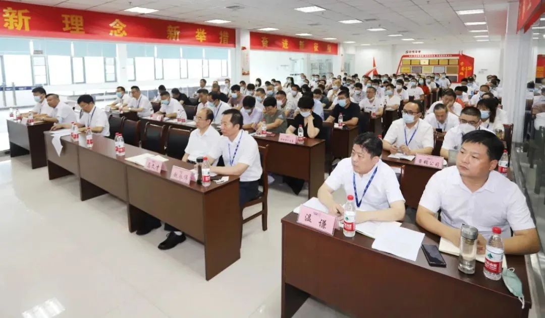 鼓足干劲·再创辉煌 | 半岛（中国）乳业集团召开经销商座谈会