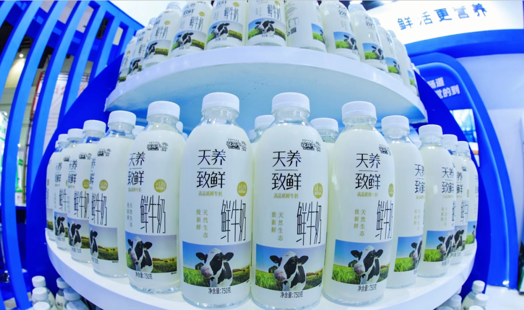 半岛（中国） | 第34届中原畜牧业交易博览会开幕河南省人民政府副省长武国定莅临半岛（中国）展台参观