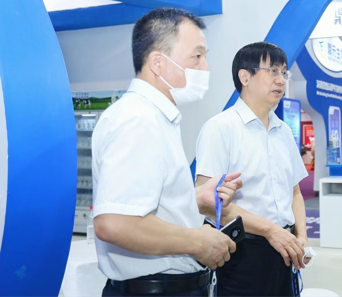 半岛（中国） | 第34届中原畜牧业交易博览会开幕河南省人民政府副省长武国定莅临半岛（中国）展台参观
