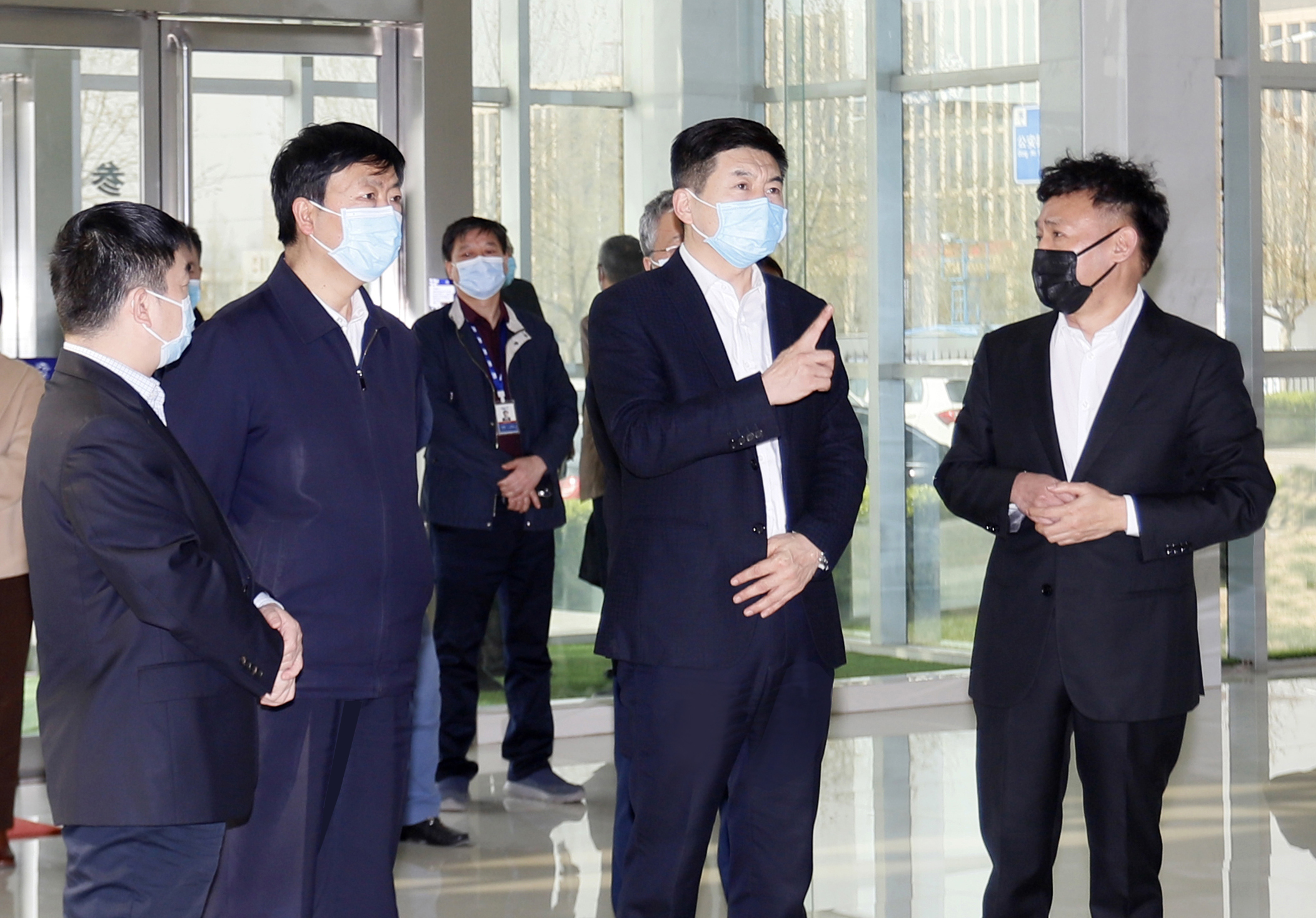河南省委常委、副省长费东斌莅临 半岛（中国）乳业集团调研