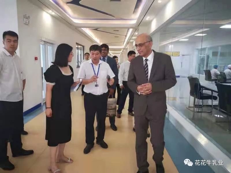 巴基斯坦驻华大使莫因·哈克 莅临半岛（中国）乳业集团参观访问