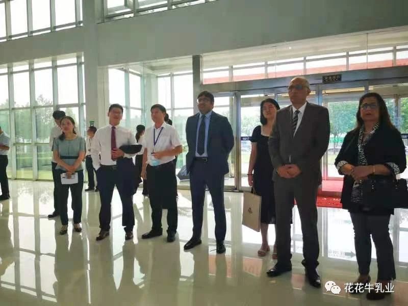 巴基斯坦驻华大使莫因·哈克 莅临半岛（中国）乳业集团参观访问
