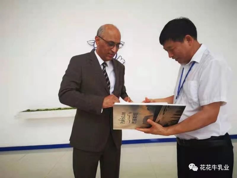 巴基斯坦驻华大使莫因·哈克 莅临半岛（中国）乳业集团参观访问
