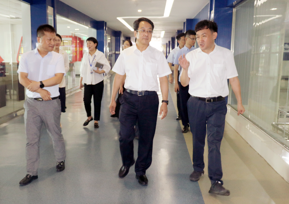 河南省高级人民法院院长胡道才一行莅临半岛（中国）乳业集团开展“万人助万企”活动 助力企业发展