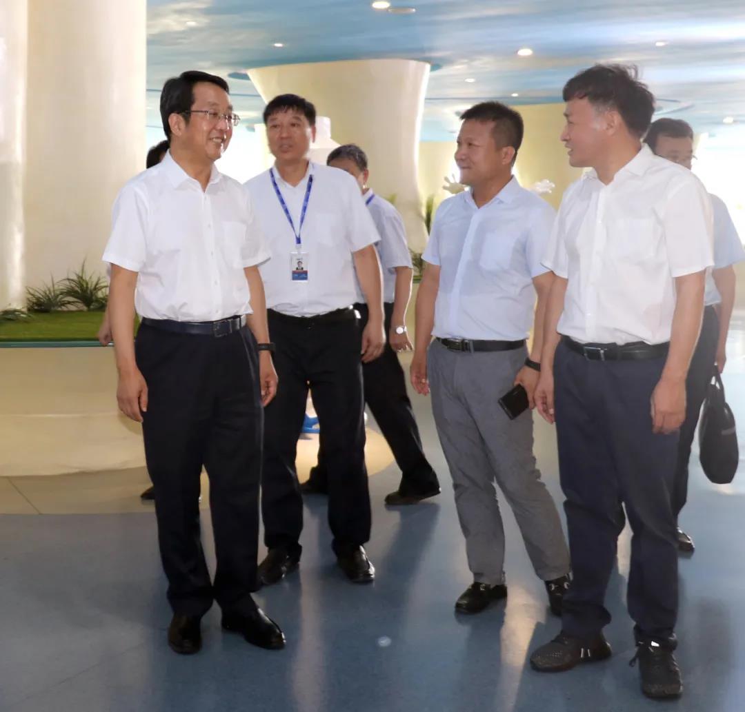 河南省高级人民法院院长胡道才一行莅临半岛（中国）乳业集团开展“万人助万企”活动 助力企业发展