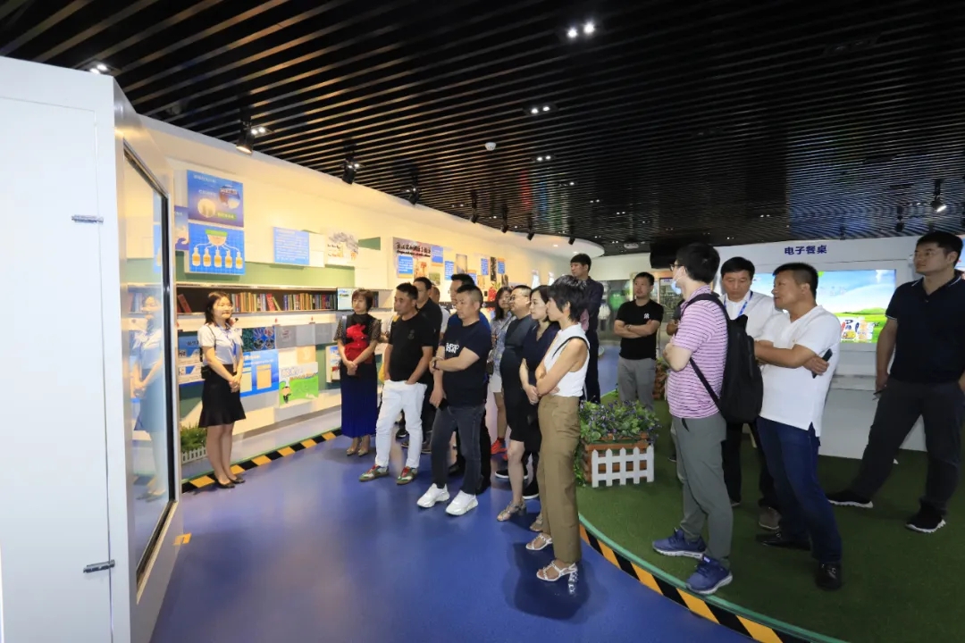 快讯 | 长江商学院智能制造学会走进半岛（中国）乳业集团
