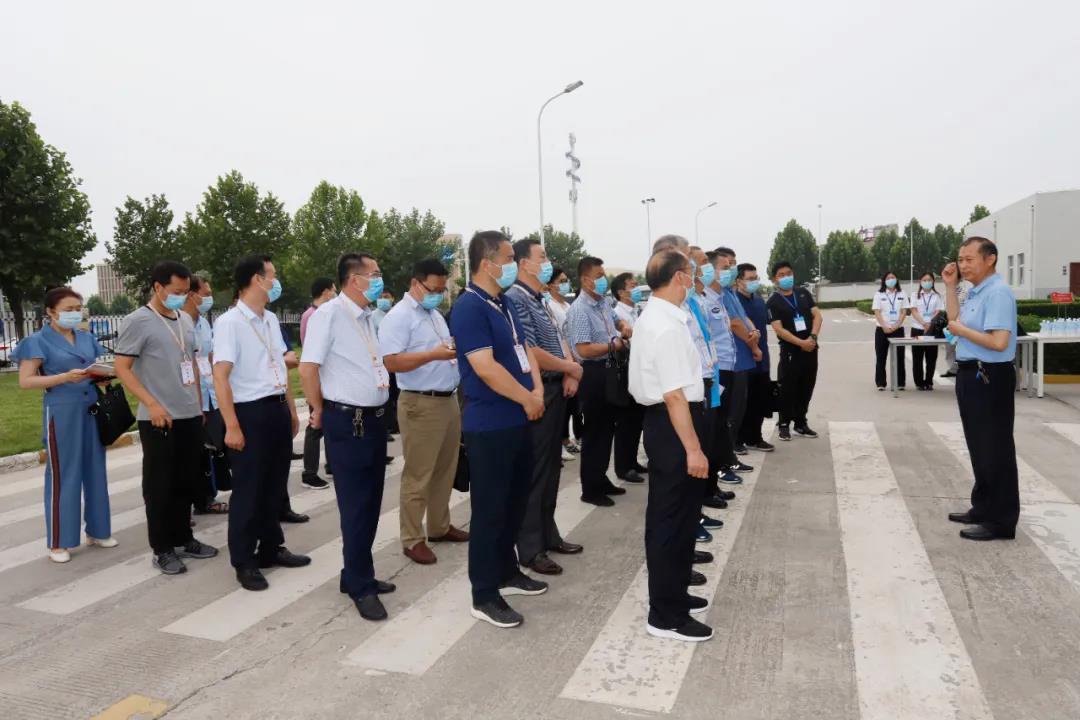 郑州市安全生产双重预防体系建设现场观摩会在半岛（中国）乳业集团郑州分公司召开