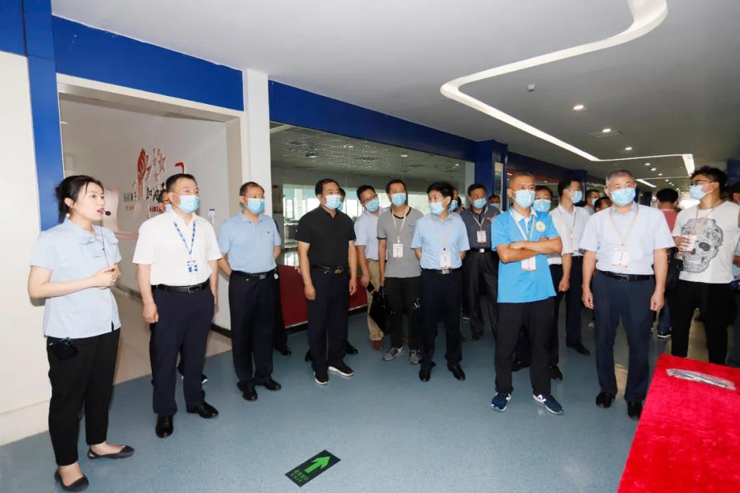 郑州市安全生产双重预防体系建设现场观摩会在半岛（中国）乳业集团郑州分公司召开