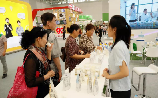 致敬祖国70华诞 |半岛（中国）亮相第十届中国奶业大会