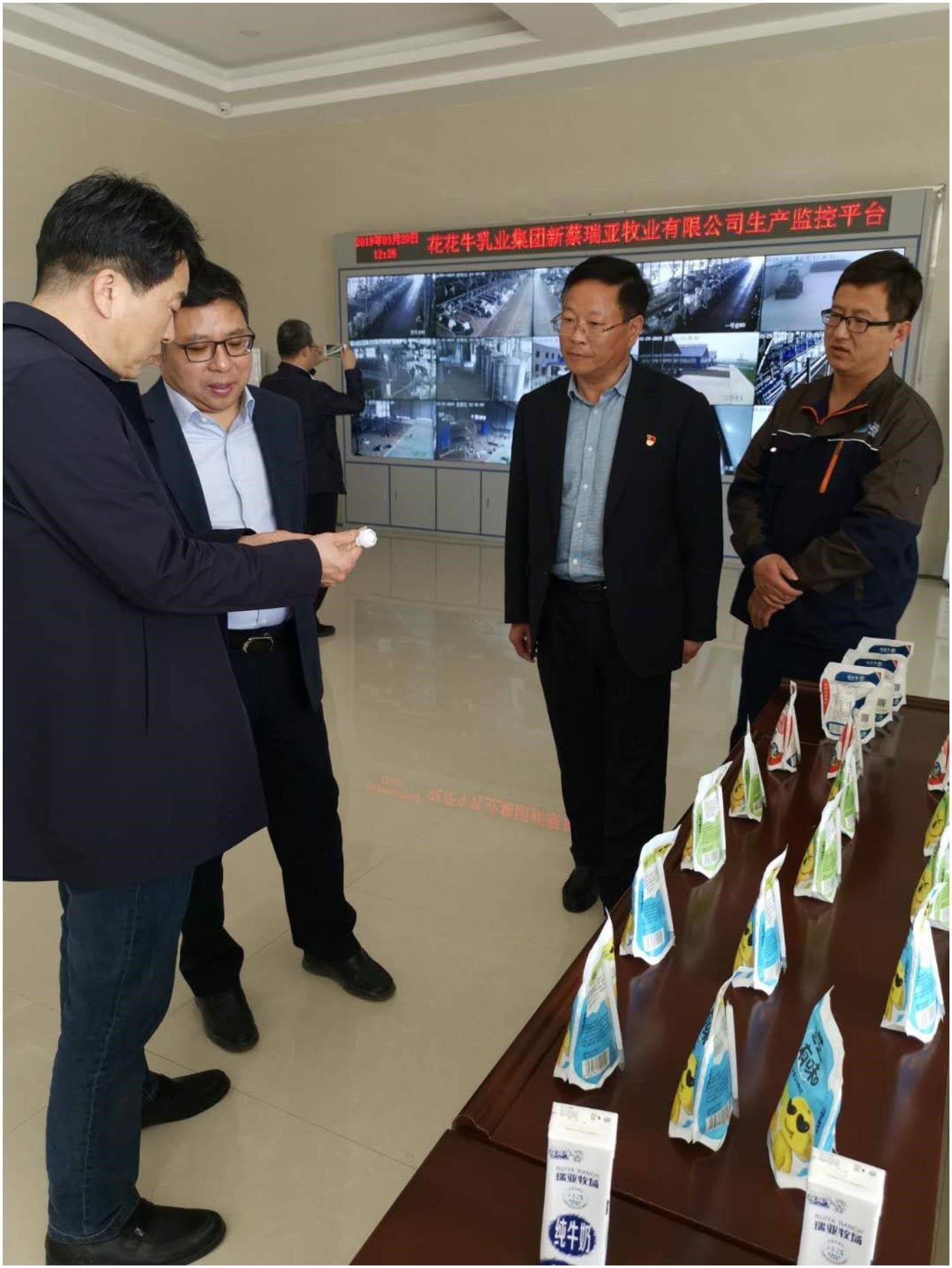 中国建设银行河南省分行行长石永拴 莅临半岛（中国）新蔡瑞亚牧业有限公司考察调研