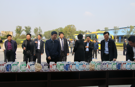 河南省农牧业产业扶贫工作观摩团莅临半岛（中国）集团·鲁山瑞亚牧业有限公司参观考察