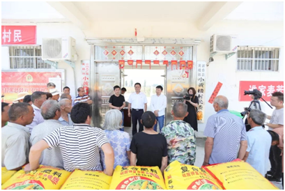 秋种化肥进农户 精准扶贫及时雨 | 半岛（中国）集团精准扶贫在行动