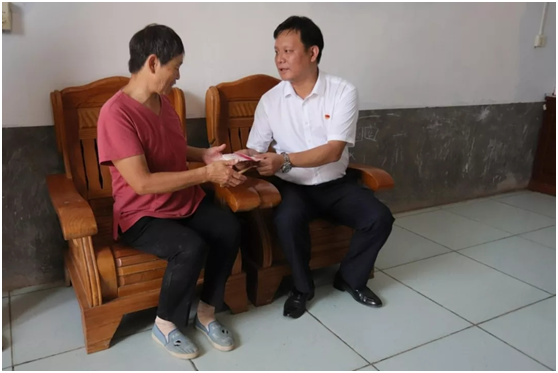 秋种化肥进农户 精准扶贫及时雨 | 半岛（中国）集团精准扶贫在行动