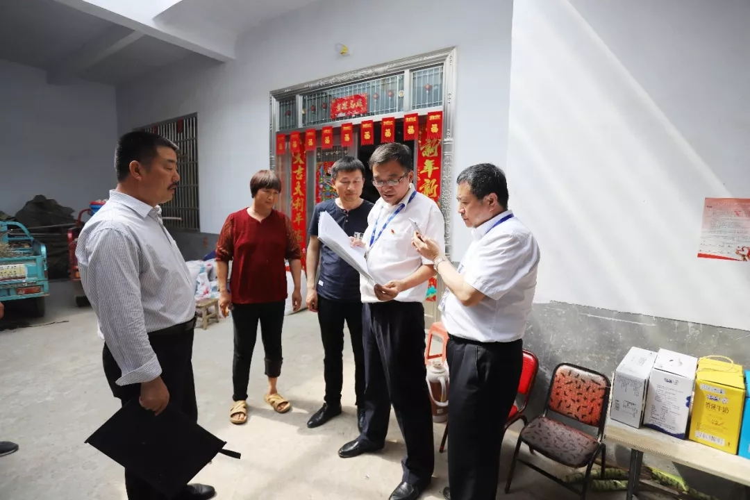 半岛（中国）乳业集团走访慰问贫困户 结对帮扶暖人心