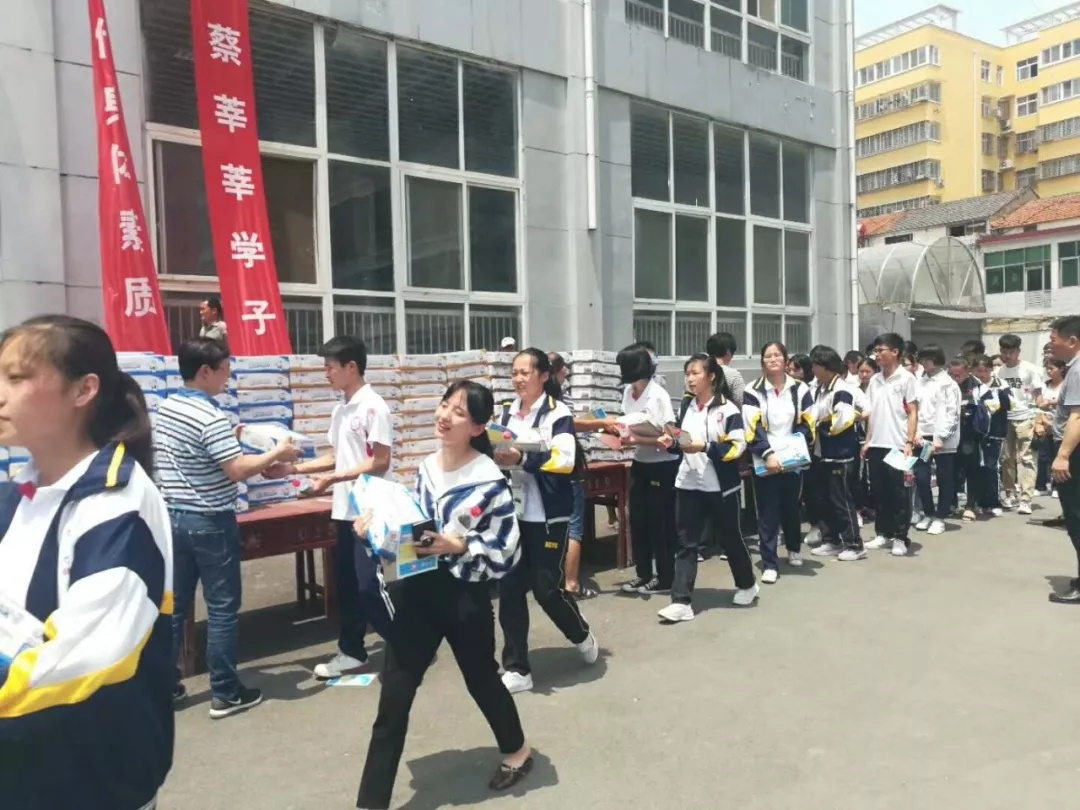 半岛（中国）|捐助教育100万元！做公益，我们是认真的！