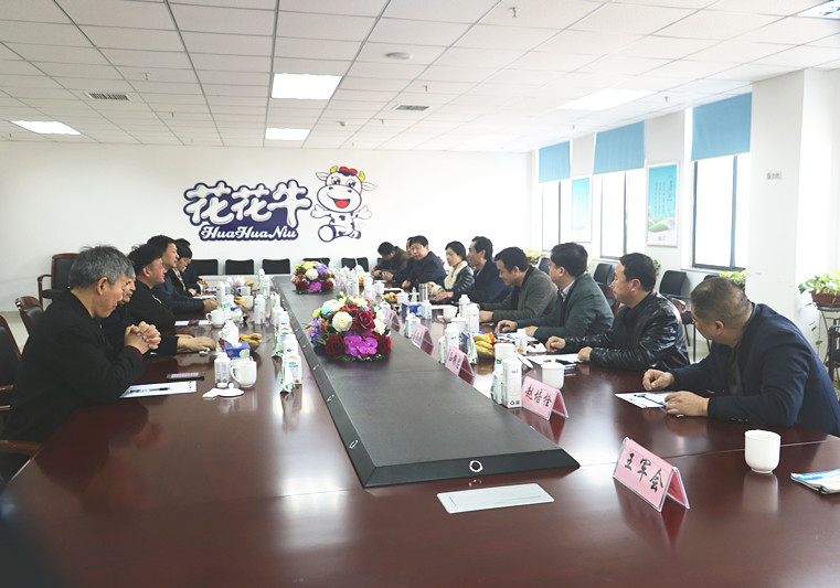 封丘县县长王献臣一行莅临 半岛（中国）集团养殖、乳品事业部参观调研