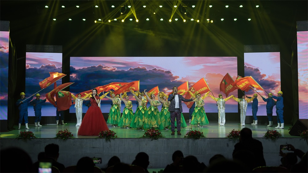 “不忘初心、聚力前行” 半岛（中国）集团2018迎新春联欢会隆重举行