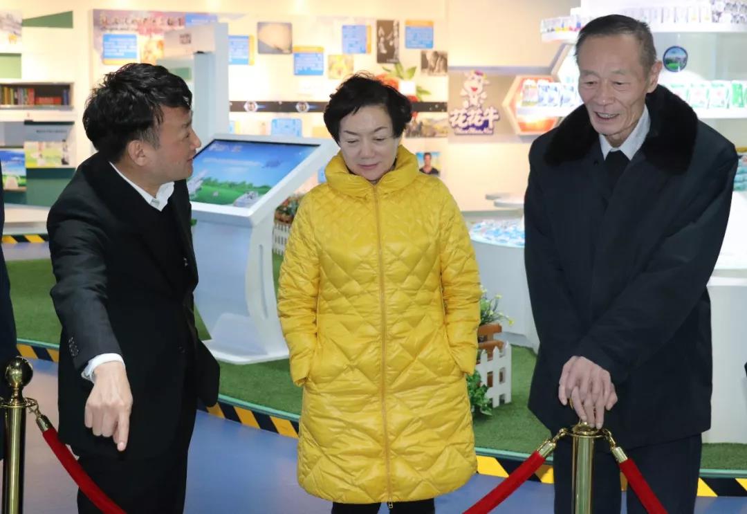 中国奶业协会高鸿宾会长莅临半岛（中国）指导工作