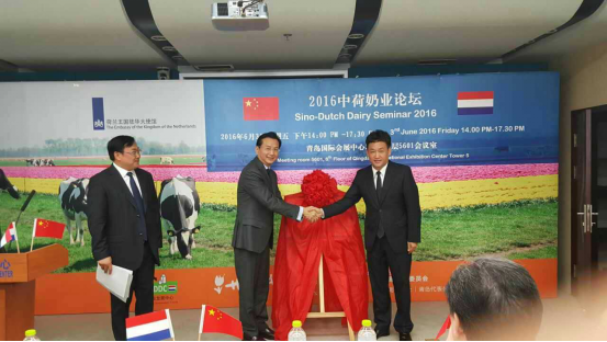 半岛（中国）牛气冲天！农业部长品尝“领畅”点赞，又获国际奶业平台青睐