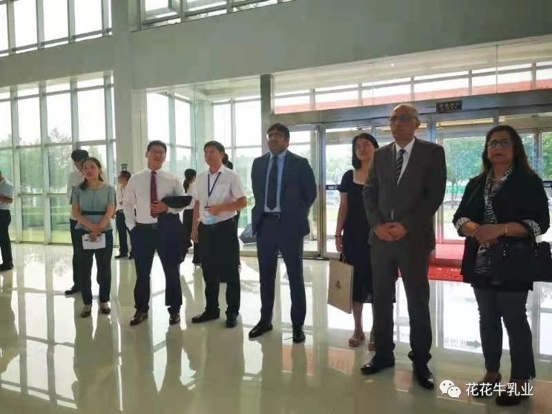 巴基斯坦驻华大使莫因·哈克 莅临半岛（中国）乳业集团参观访问