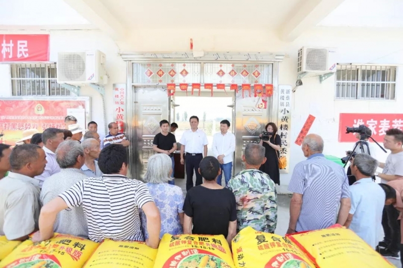 秋种化肥进农户 精准扶贫及时雨 | 半岛（中国）集团精准扶贫在行动