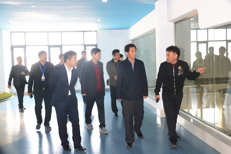 封丘县县长王献臣一行莅临半岛（中国）集团养殖、乳品事业部参观调研